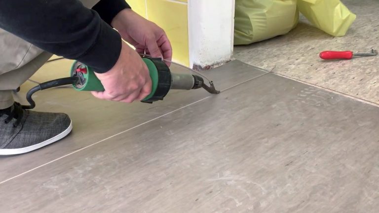 MUREXIN lepidlo na podlahové krytiny Lepenie a zváranie PVC podlahy (Pracovný postup) Zváranie spojov materiály pre podlahy shopaquatica.com